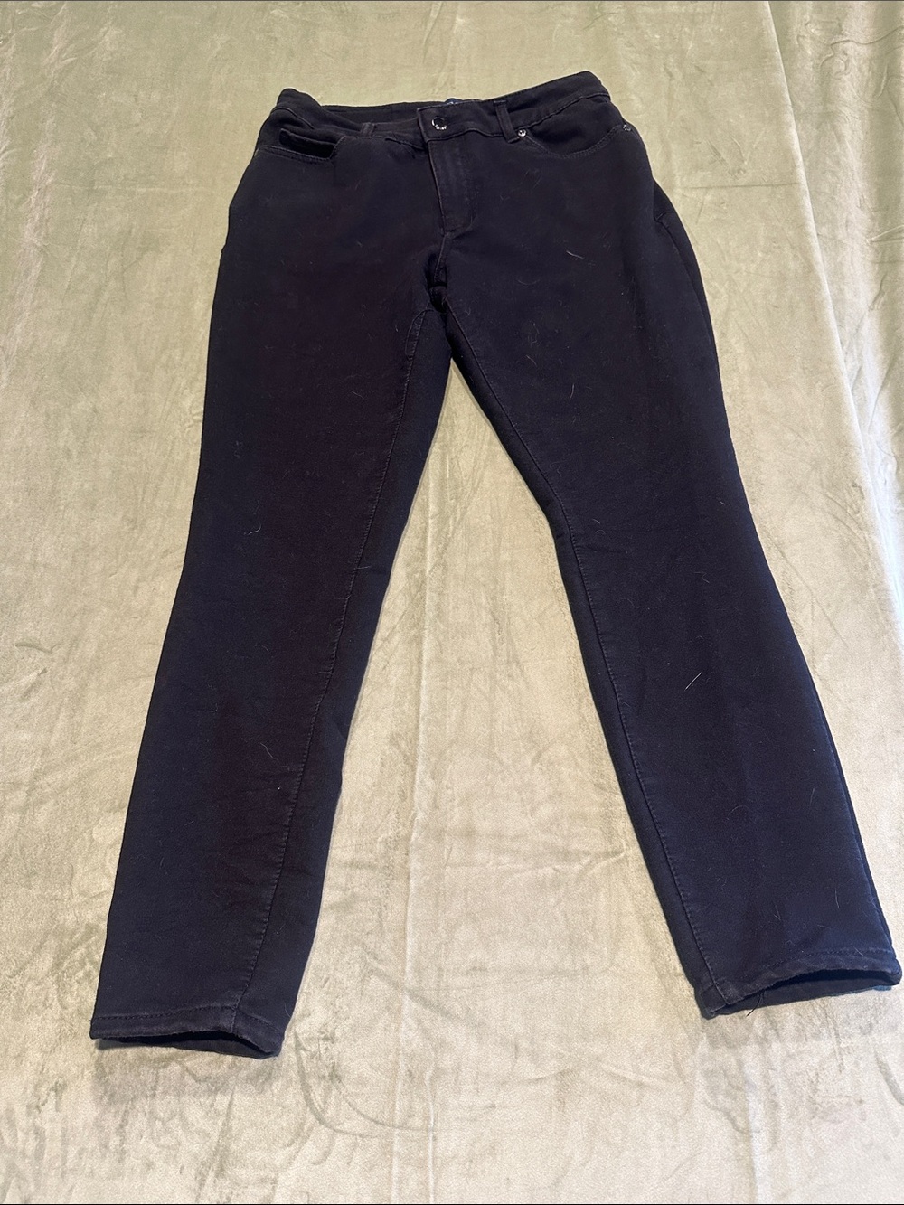 #975 Tahari Black Skinny Pants